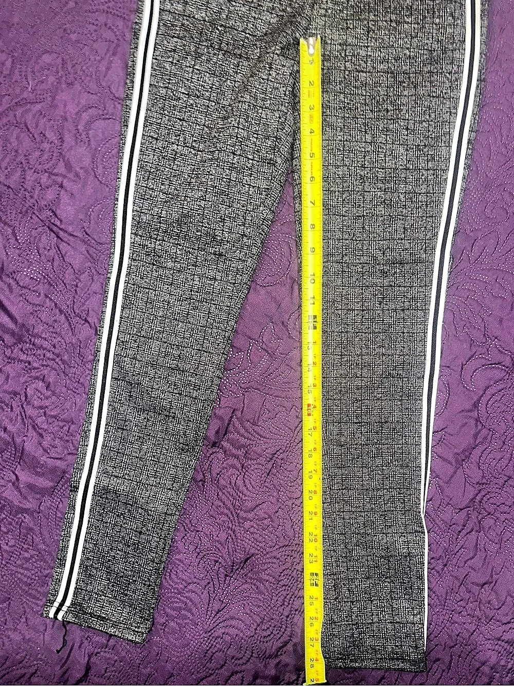 Hybrid Plaid Side Stripe Leggings in Gray Size 8 NWT - Picture 6 of 7
